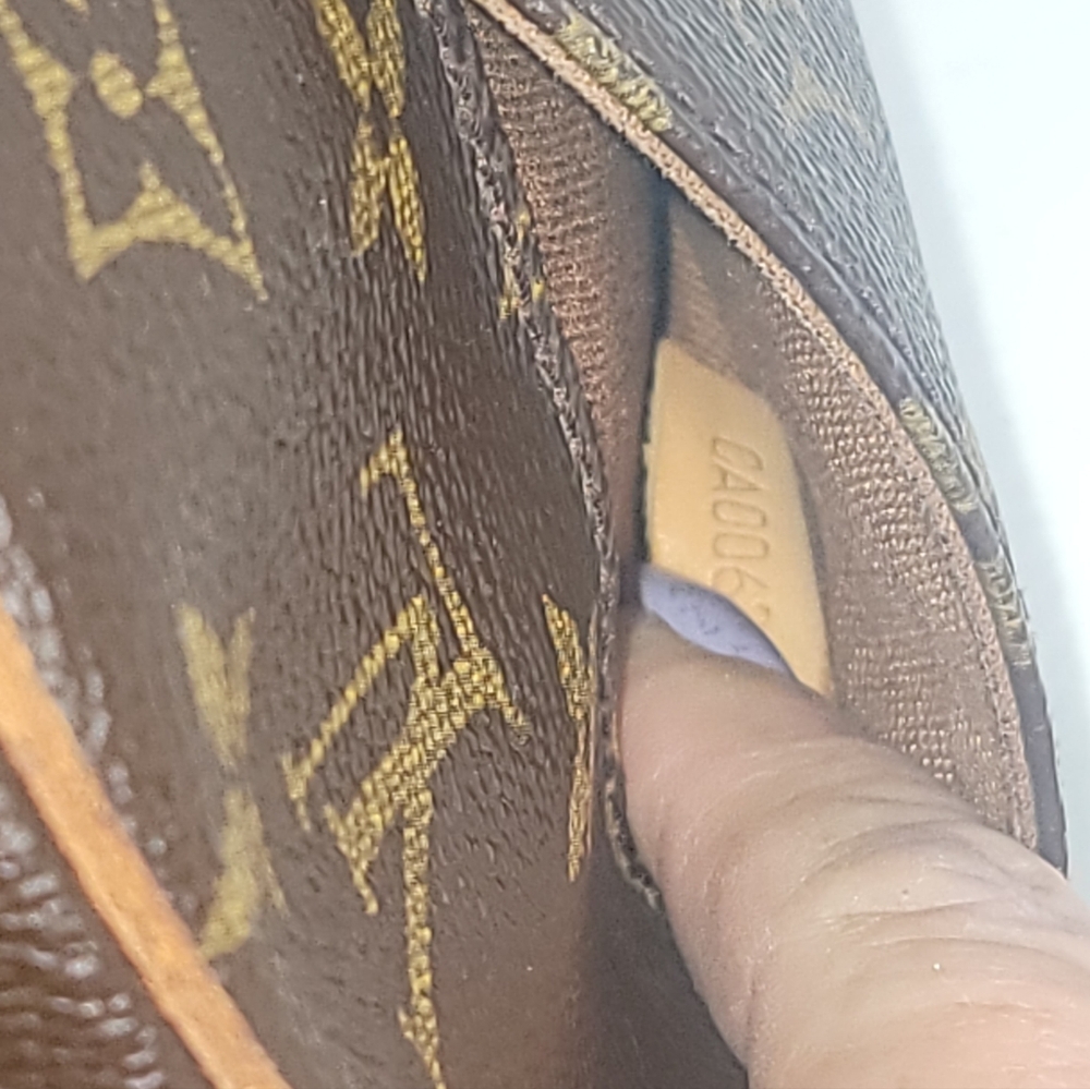 LOUIS VUITTON Pochette Gange Monogram Crossbody Shoulder Bag - Picture 16 of 16